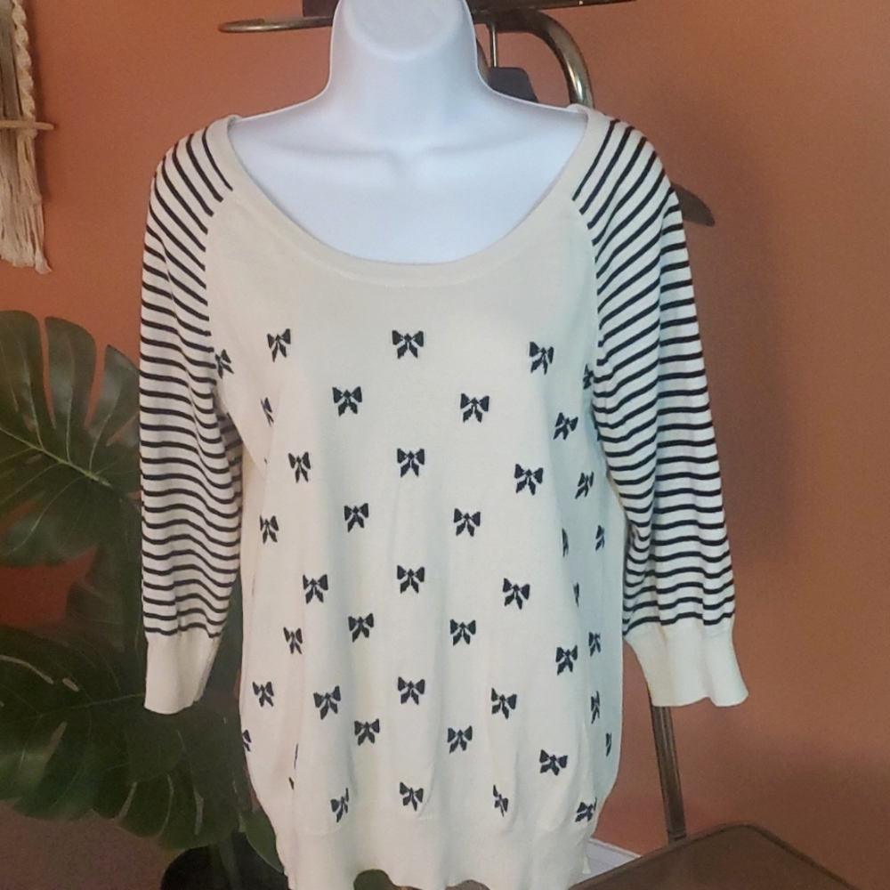 Lauren Conrad Black & Ivory Bow Sweater, Size Large